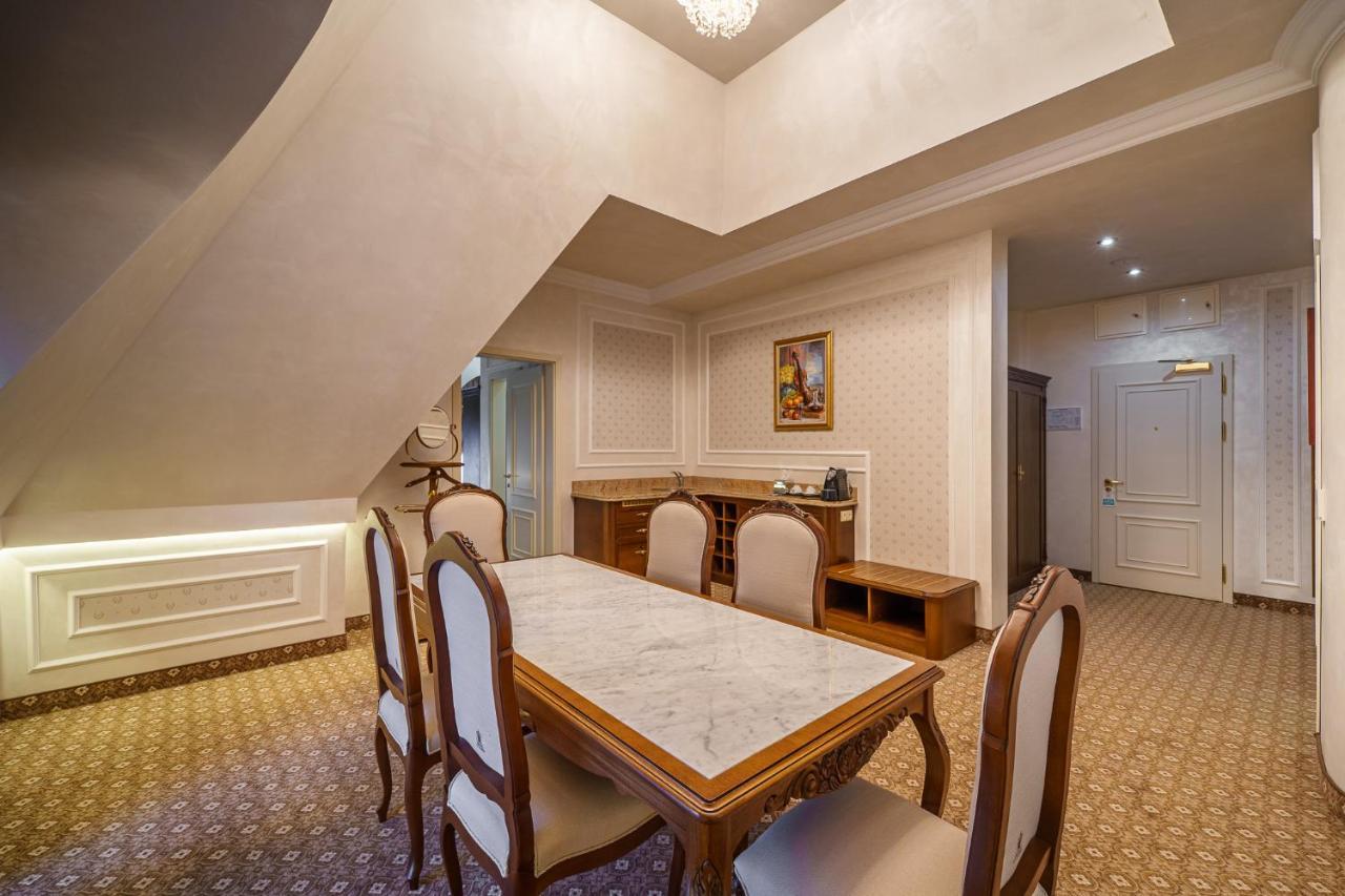 Residence City Garden - Certificate Of Excellence Top 10 Best Five-Stars City Hotels For 2024 Awarded By Htif Plovdiv Luaran gambar
