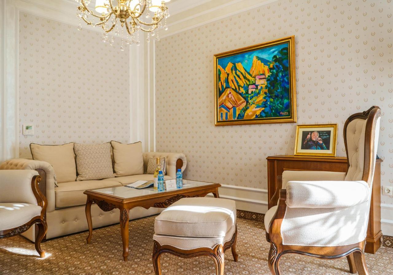 Residence City Garden - Certificate Of Excellence Top 10 Best Five-Stars City Hotels For 2024 Awarded By Htif Plovdiv Luaran gambar