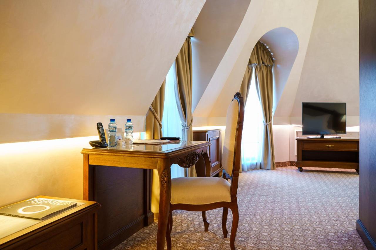 Residence City Garden - Certificate Of Excellence Top 10 Best Five-Stars City Hotels For 2024 Awarded By Htif Plovdiv Luaran gambar