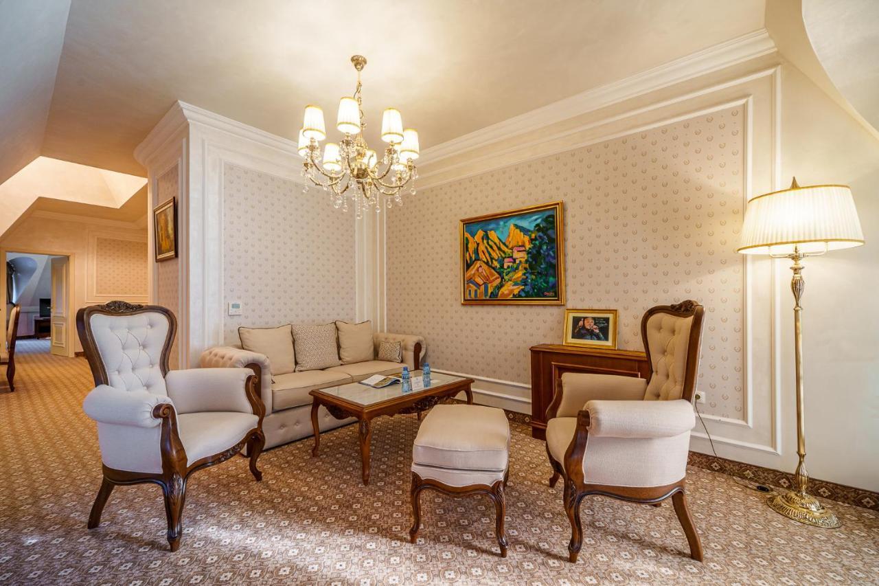 Residence City Garden - Certificate Of Excellence Top 10 Best Five-Stars City Hotels For 2024 Awarded By Htif Plovdiv Luaran gambar