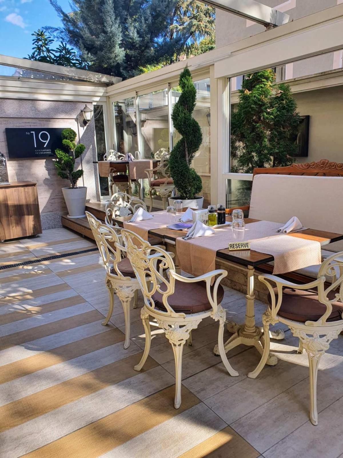 Residence City Garden - Certificate Of Excellence Top 10 Best Five-Stars City Hotels For 2024 Awarded By Htif Plovdiv Luaran gambar